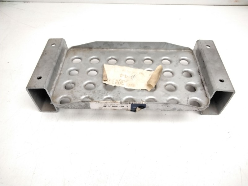 Recambio de estribo para mercedes-benz actros referencia OEM IAM A6416600028  