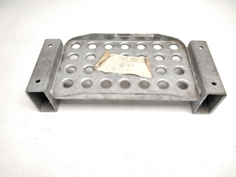 Recambio de estribo para mercedes-benz actros referencia OEM IAM A6416600028  