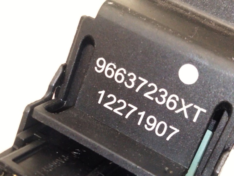 Recambio de mando volante para peugeot 5008 (0u_, 0e_) 1.6 16v referencia OEM IAM 96637236  