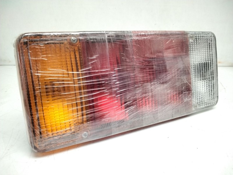 Recambio de piloto trasero derecho para iveco daily caja cerrada referencia OEM IAM 0352000D  50162