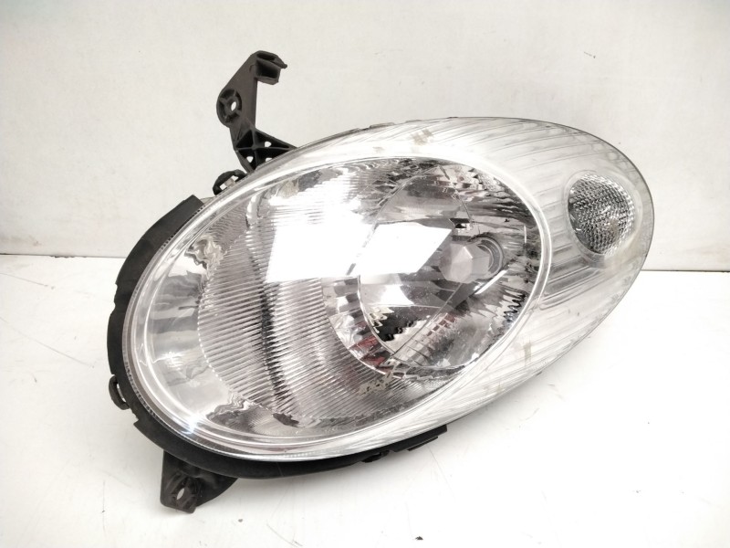 Recambio de faro derecho para nissan micra (k12e) acenta referencia OEM IAM 26010AX700 89008335 