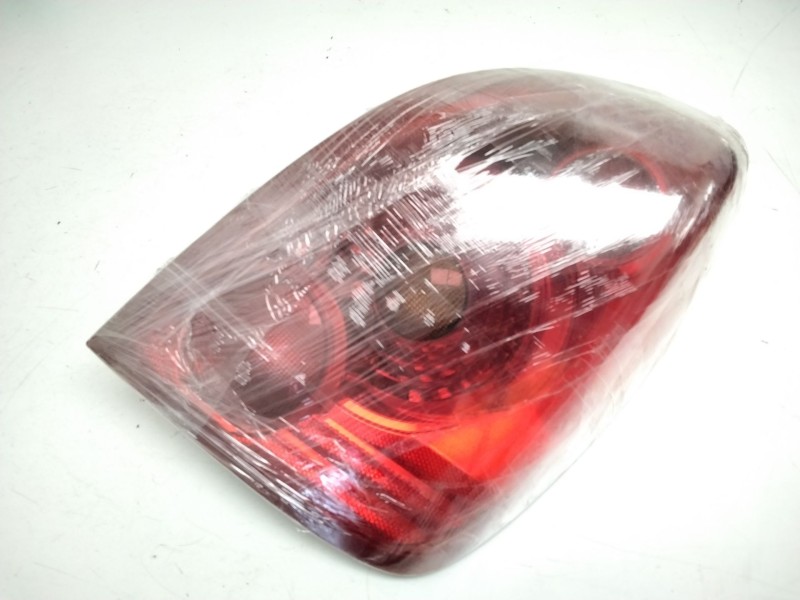 Recambio de piloto trasero derecho para nissan primera berlina (p12) acenta referencia OEM IAM   