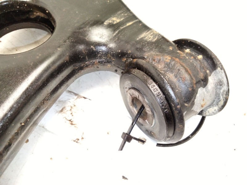 Recambio de brazo suspension inferior delantero izquierdo para mazda cx-5 (kf) 2.2 d referencia OEM IAM D24H34350  