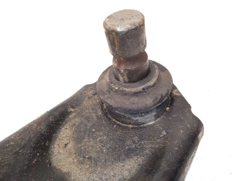 Recambio de brazo suspension inferior delantero izquierdo para mazda cx-5 (kf) 2.2 d referencia OEM IAM D24H34350  