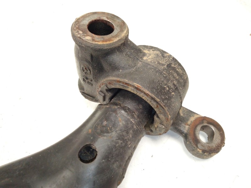 Recambio de brazo suspension inferior delantero derecho para mazda cx-5 (kf) 2.2 d referencia OEM IAM D24H34300  