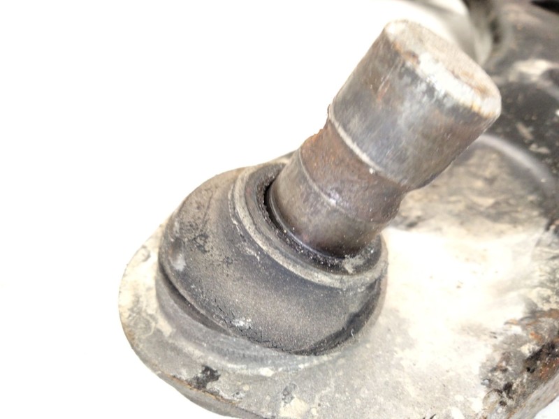 Recambio de brazo suspension inferior delantero derecho para mazda cx-5 (kf) 2.2 d referencia OEM IAM D24H34300  