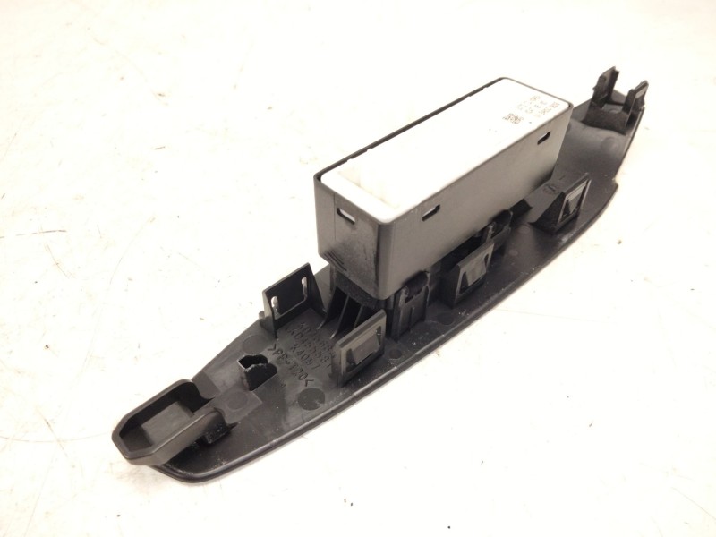 Recambio de mando elevalunas trasero izquierdo para mazda cx-5 (kf) 2.2 d referencia OEM IAM KD4766380  