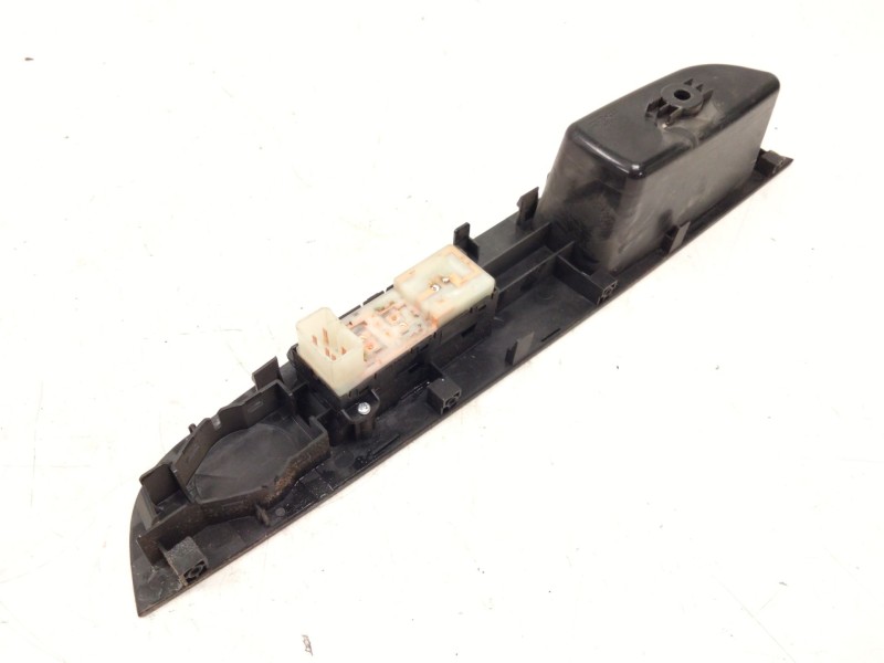 Recambio de mando elevalunas delantero derecho para ssangyong rexton w / rexton 2.0 xdi referencia OEM IAM   