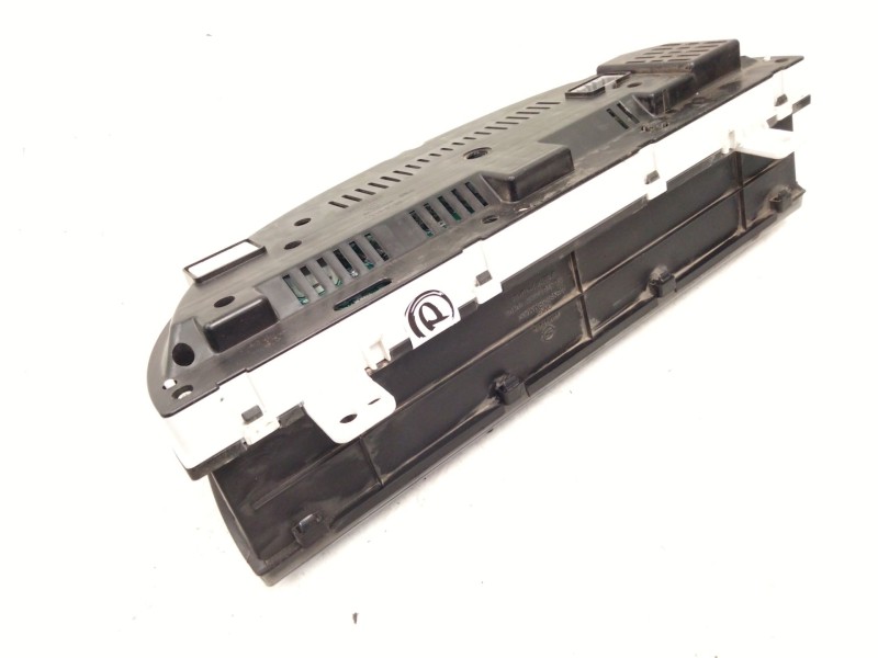 Recambio de cuadro instrumentos para ssangyong rexton w / rexton 2.0 xdi referencia OEM IAM 8022008P32  