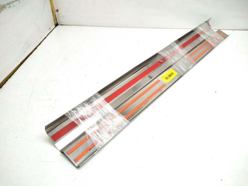 Recambio de moldura para mercedes-benz clase m (w163) ml 270 cdi (163.113) referencia OEM IAM CONJUNTODELANTERO  CROMADA