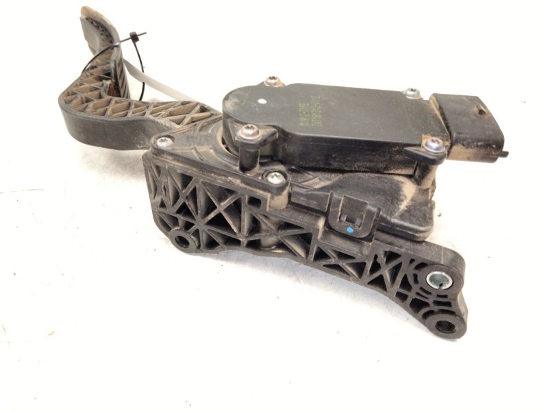 Recambio de pedal acelerador para ssangyong rexton w / rexton 2.0 xdi referencia OEM IAM K2055008D20  
