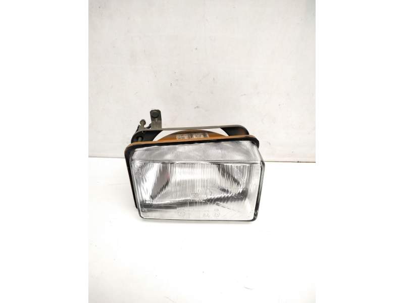 Recambio de faro derecho para seat 127 (127a) 0.9 referencia OEM IAM 061763 CON SOPORTE FURA