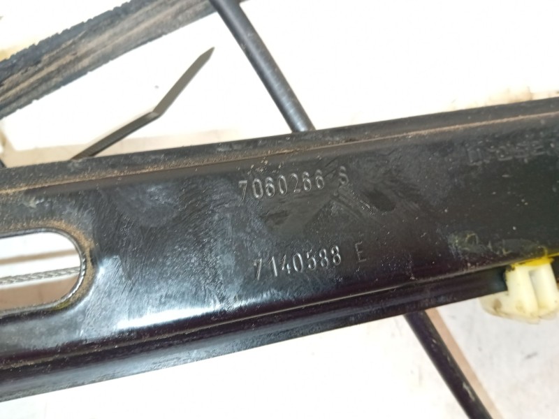 Recambio de elevalunas delantero derecho para bmw 3 (e90) 318 d referencia OEM IAM 7060266  