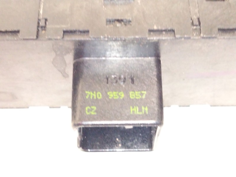 Recambio de mando elevalunas delantero izquierdo para volkswagen touareg (7la, 7l6, 7l7) 3.0 v6 tdi referencia OEM IAM 7N0959857