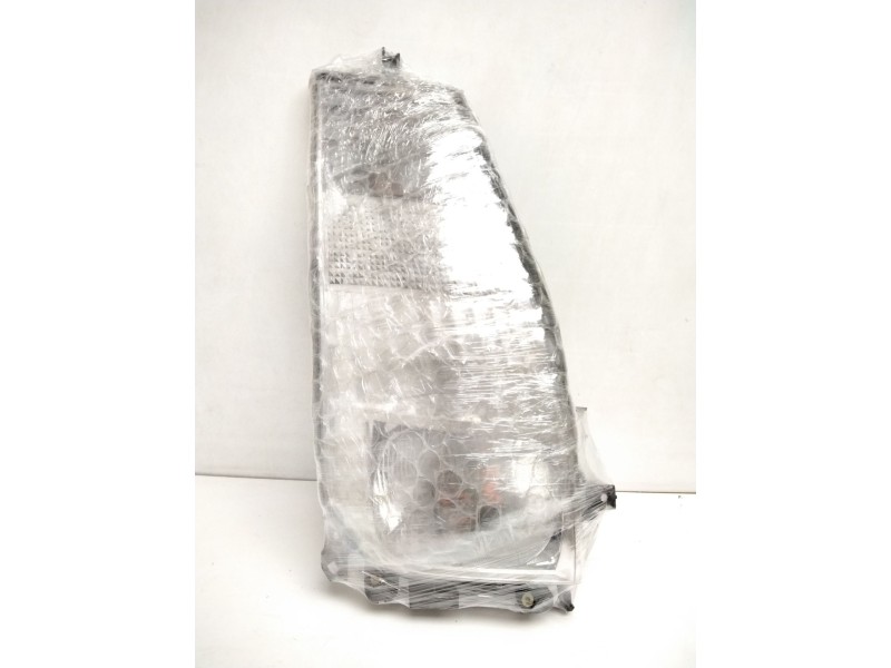 Recambio de faro derecho para renault maxity referencia OEM IAM 89317221 26010MB50A 