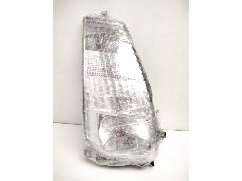 Recambio de faro derecho para renault maxity referencia OEM IAM 89317221 26010MB50A 