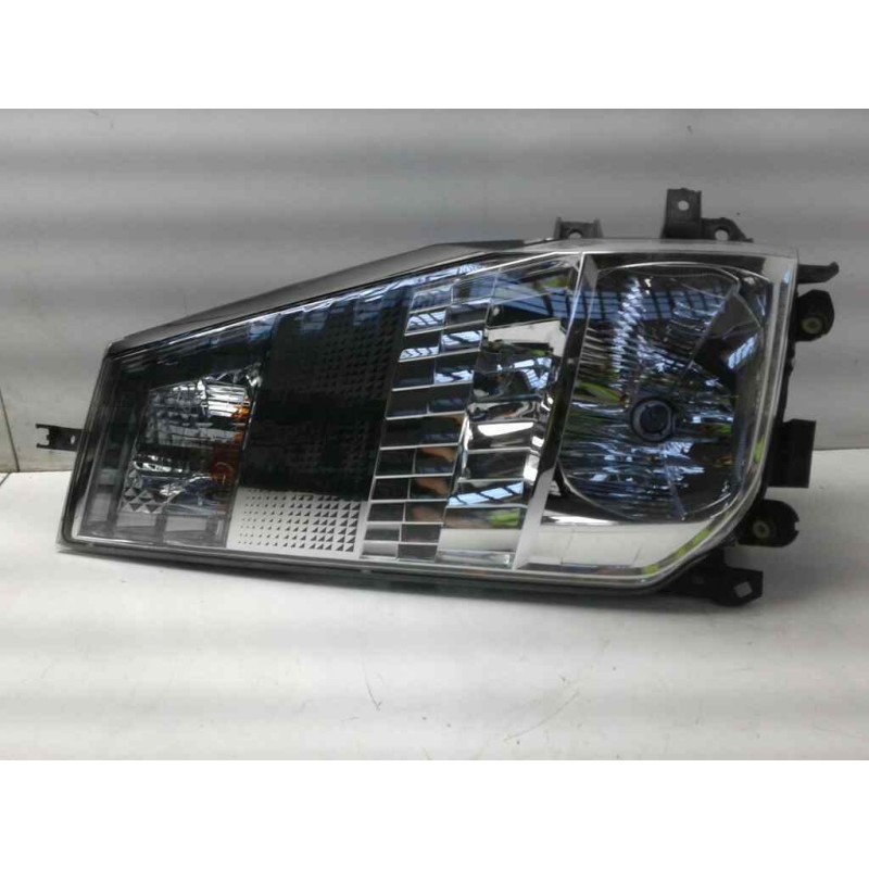 Recambio de faro derecho para renault maxity referencia OEM IAM 89317201 26010MB40A 