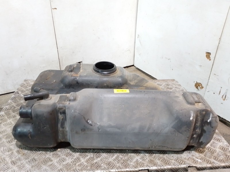 Recambio de deposito combustible para iveco daily caja cerrada (2006 =>) 2.3 diesel referencia OEM IAM 504148705  