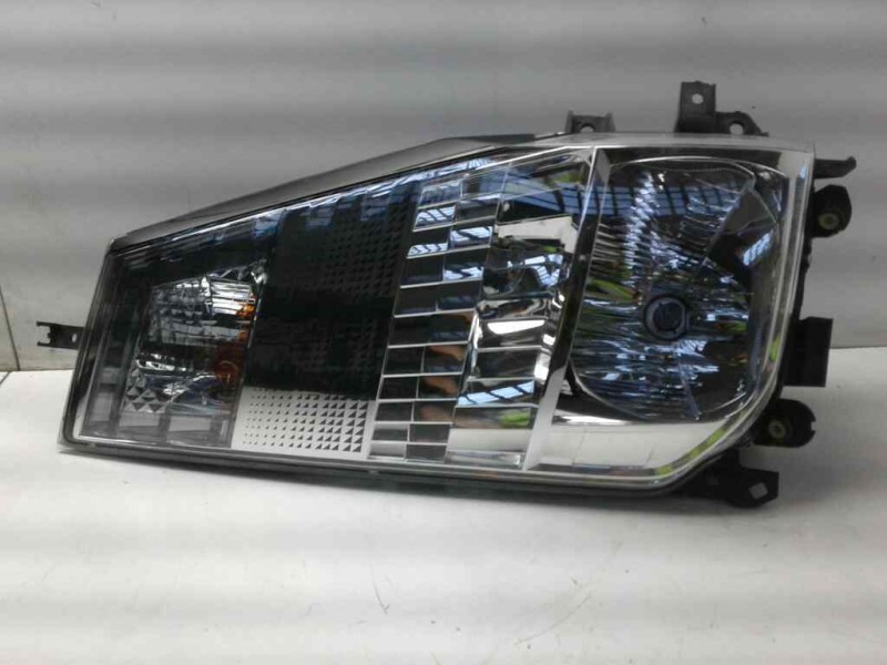 Recambio de faro derecho para renault maxity referencia OEM IAM 89317201 26010MB40A 