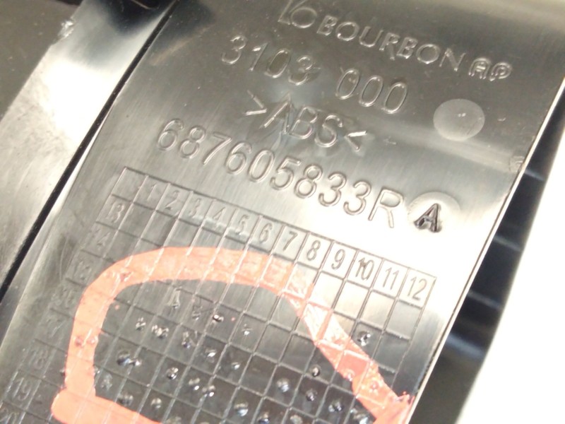 Recambio de aireador derecho para renault grand scénic iv (r9_) 1.3 tce 140 referencia OEM IAM 687605833R  