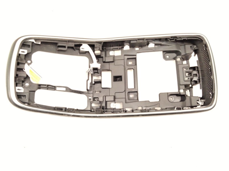 Recambio de moldura para renault grand scénic iv (r9_) 1.3 tce 140 referencia OEM IAM 682604036R  