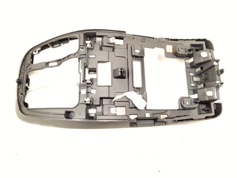Recambio de moldura para renault grand scénic iv (r9_) 1.3 tce 140 referencia OEM IAM 682604036R  