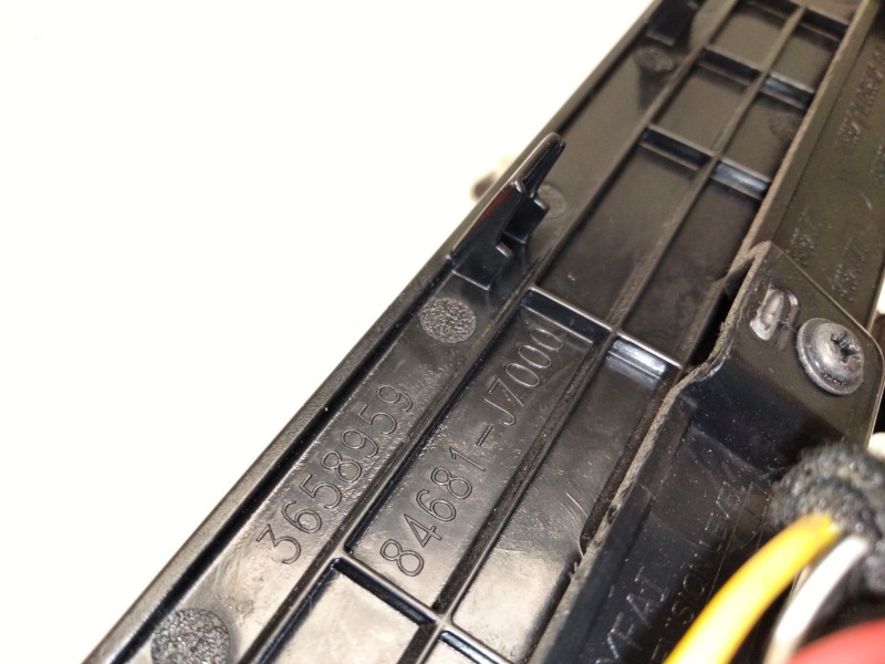 Recambio de cenicero para kia ceed (cd) 1.6 crdi 136 referencia OEM IAM 84681J7000  