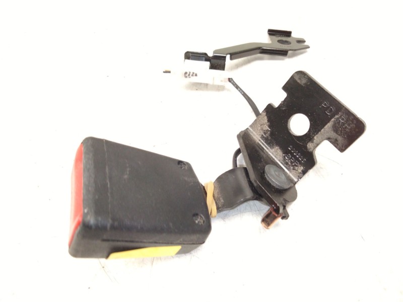 Recambio de enganche cinturon trasero derecho para kia ceed (cd) 1.6 crdi 136 referencia OEM IAM   