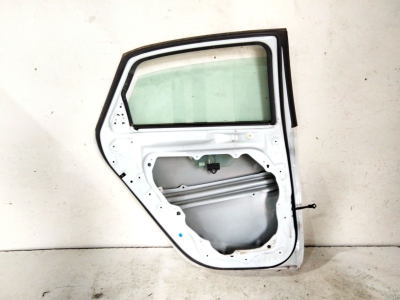 Recambio de puerta trasera izquierda para kia ceed (cd) 1.6 crdi 136 referencia OEM IAM   