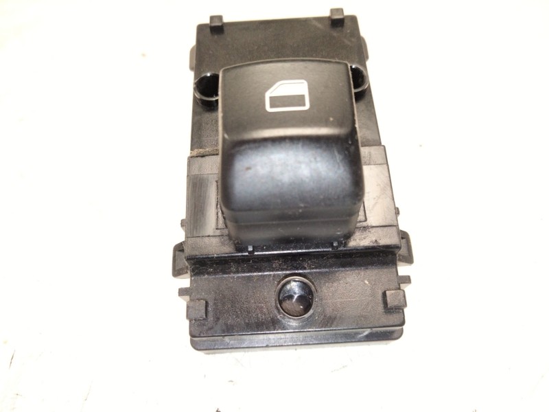 Recambio de mando elevalunas delantero derecho para kia ceed (cd) 1.6 crdi 136 referencia OEM IAM 40B5221500  