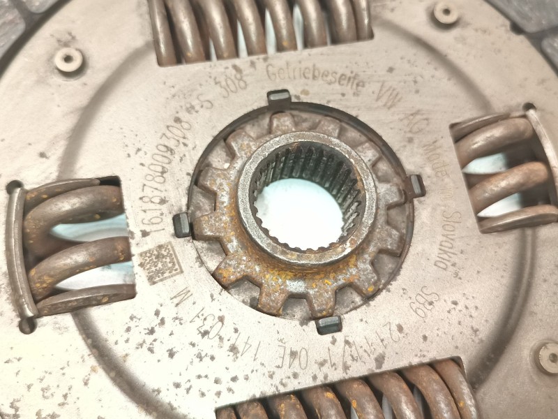 Recambio de volante motor para volkswagen golf viii lim. (cd1) referencia OEM IAM 05E105266B  