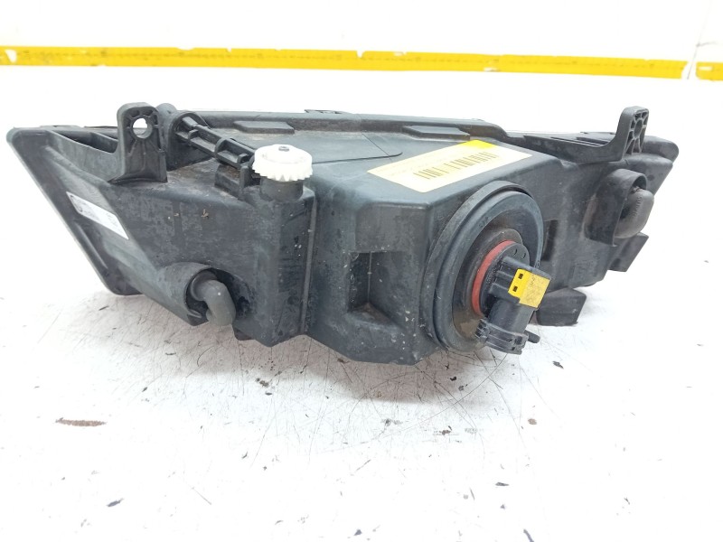 Recambio de faro antiniebla derecho para skoda octavia iii combi (5e5, 5e6) 1.2 tsi referencia OEM IAM 5E0941700B  