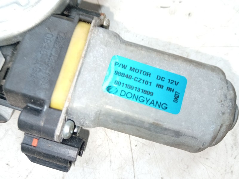 Recambio de elevalunas trasero derecho para ssangyong korando 2.0 td cat referencia OEM IAM 98840CZ101  