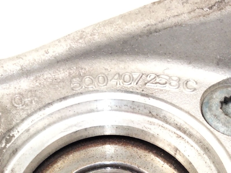 Recambio de mangueta delantera derecha para skoda octavia iii combi (5e5, 5e6) 1.2 tsi referencia OEM IAM 5Q0407258  