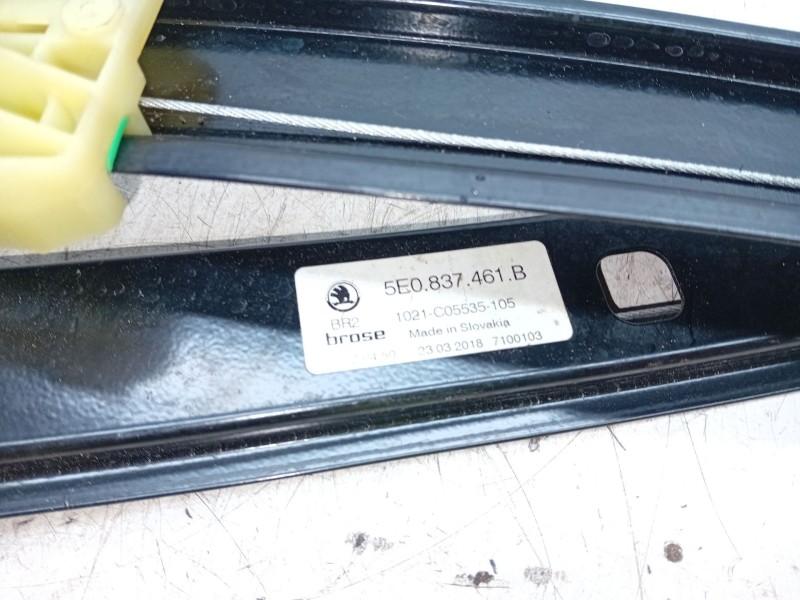 Recambio de elevalunas delantero izquierdo para skoda octavia iii combi (5e5, 5e6) 1.2 tsi referencia OEM IAM 5E0837461B  