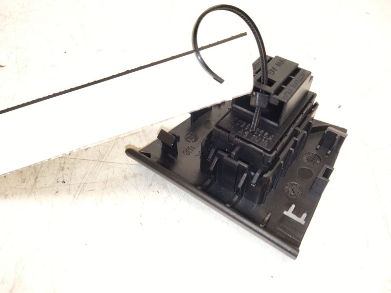 Recambio de mando elevalunas trasero izquierdo para skoda octavia iii combi (5e5, 5e6) 1.2 tsi referencia OEM IAM 5E0959855  