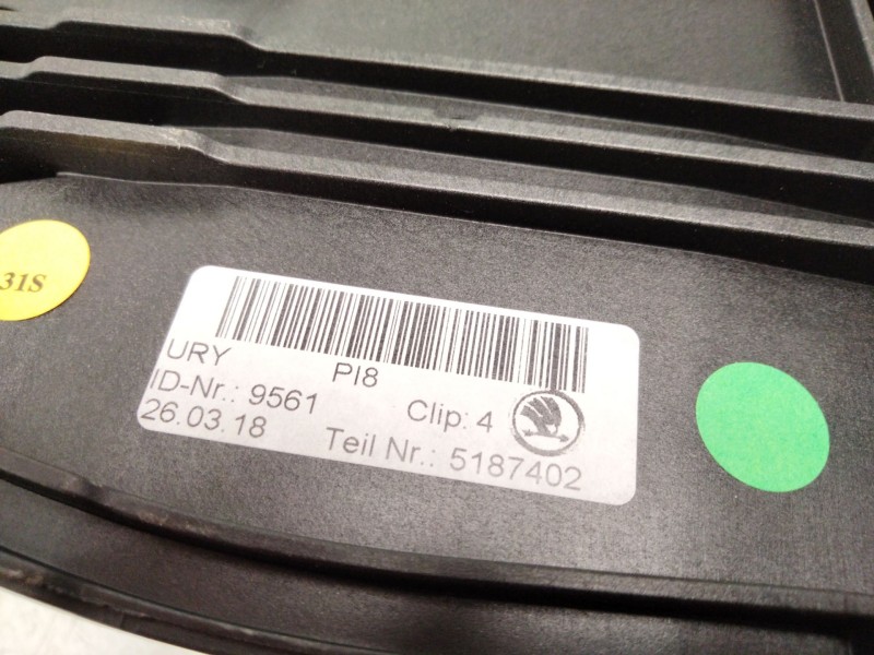 Recambio de apoyabrazos central para skoda octavia iii combi (5e5, 5e6) 1.2 tsi referencia OEM IAM 5187402  