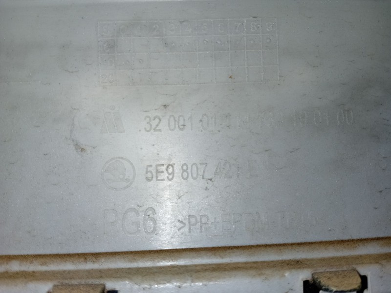 Recambio de paragolpes trasero para skoda octavia iii combi (5e5, 5e6) 1.2 tsi referencia OEM IAM 5E9807421E  