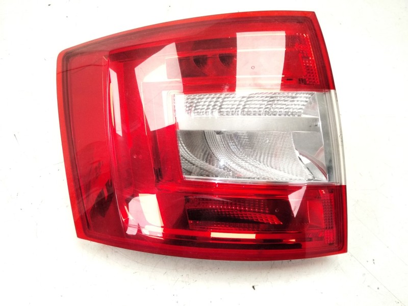 Recambio de piloto trasero izquierdo para skoda octavia iii combi (5e5, 5e6) 1.2 tsi referencia OEM IAM 5E9945095  