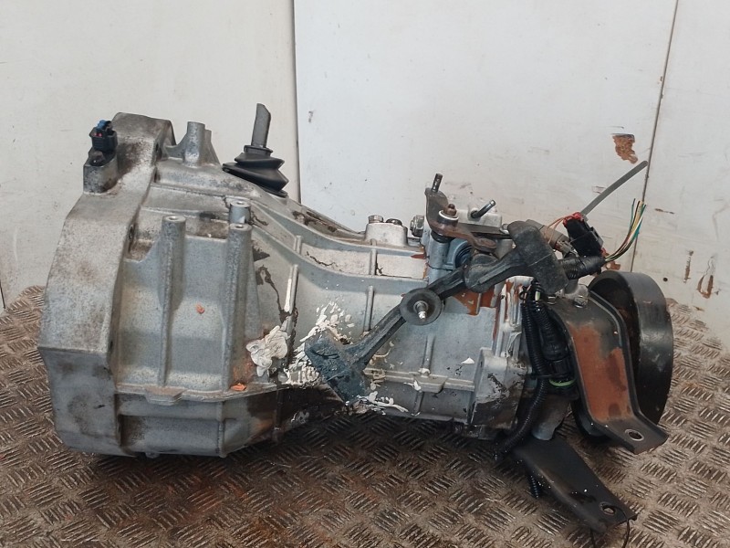 Recambio de caja cambios para renault maxity 2.5 diesel referencia OEM IAM 321319X507A  