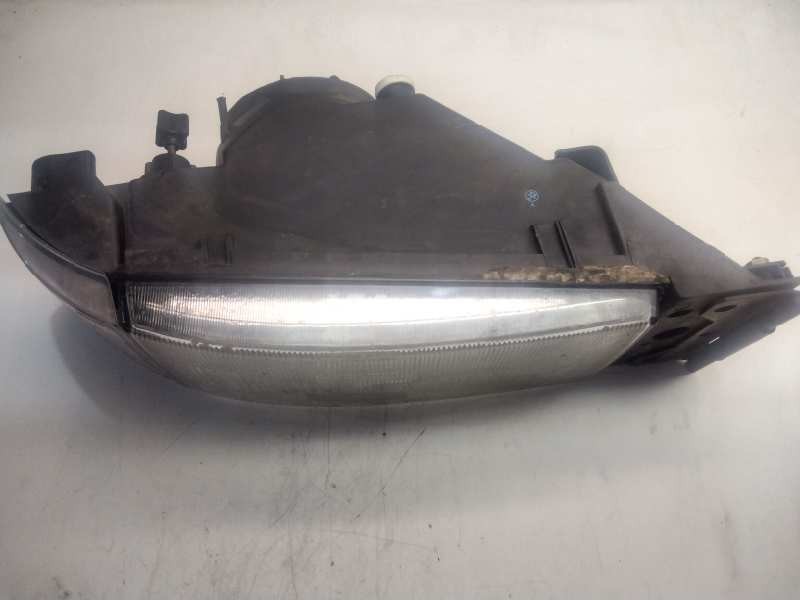 Recambio de faro derecho para iveco eurocargo referencia OEM IAM 7R0145445  