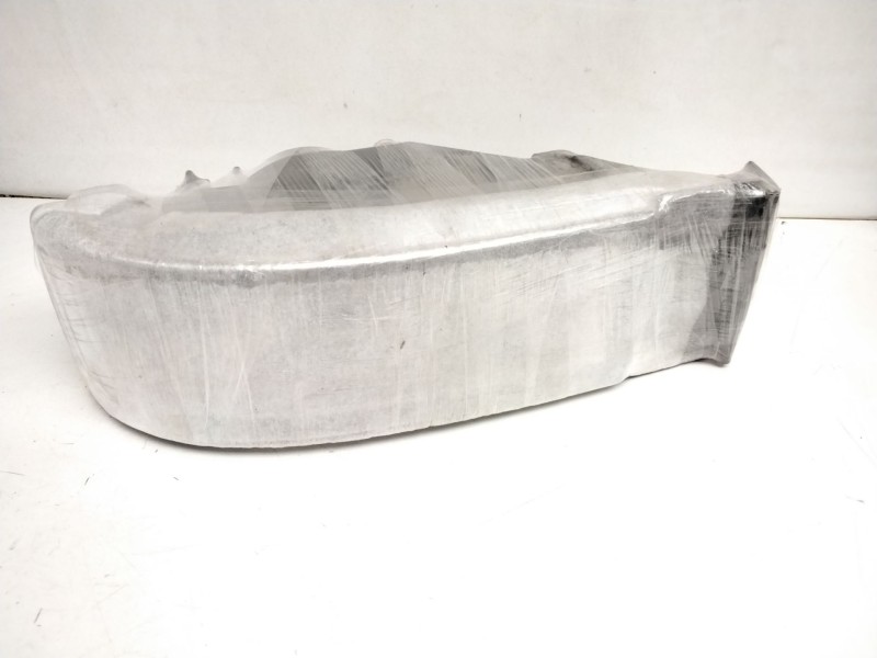 Recambio de faro derecho para iveco eurocargo referencia OEM IAM 7R0145445  