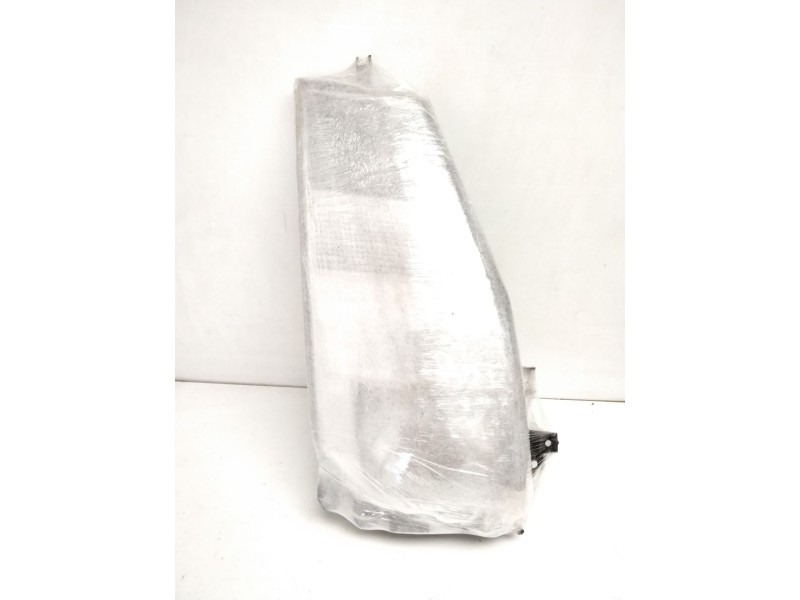 Recambio de faro derecho para renault maxity referencia OEM IAM 89317221  