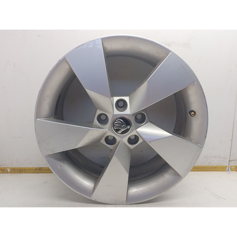 Recambio de llanta aluminio para skoda octavia iii (5e3, nl3, nr3) 2.0 tdi rs referencia OEM IAM 5E0601025  