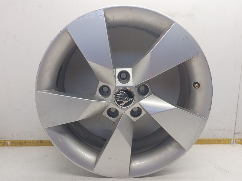 Recambio de llanta aluminio para skoda octavia iii (5e3, nl3, nr3) 2.0 tdi rs referencia OEM IAM 5E0601025  