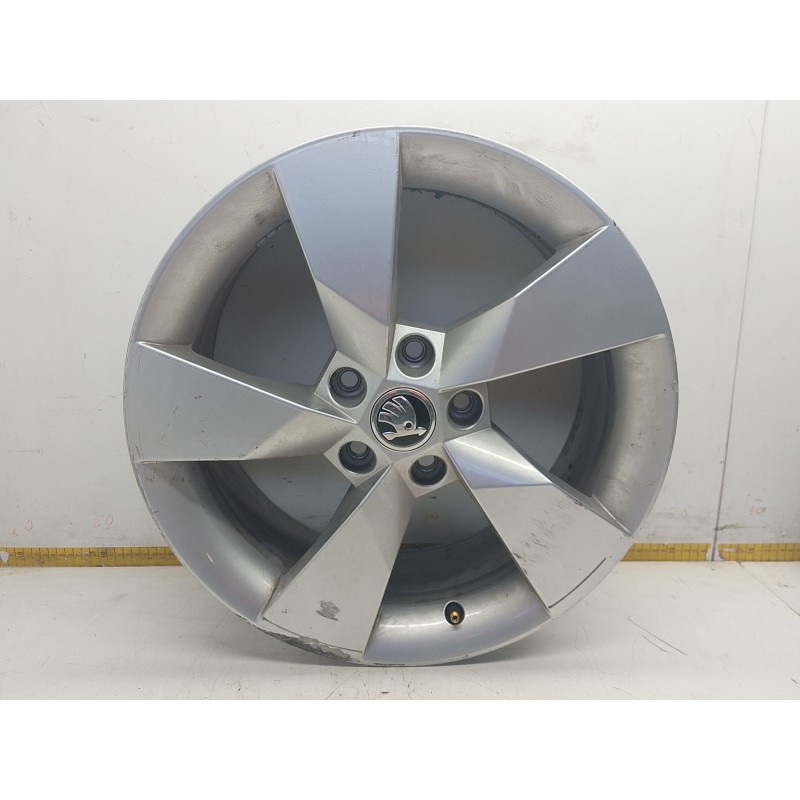Recambio de llanta aluminio para skoda octavia iii (5e3, nl3, nr3) 2.0 tdi rs referencia OEM IAM 5E0601025  