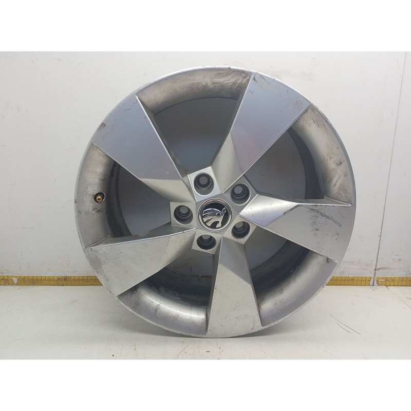 Recambio de llanta aluminio para skoda octavia iii (5e3, nl3, nr3) 2.0 tdi rs referencia OEM IAM 5E0601025  