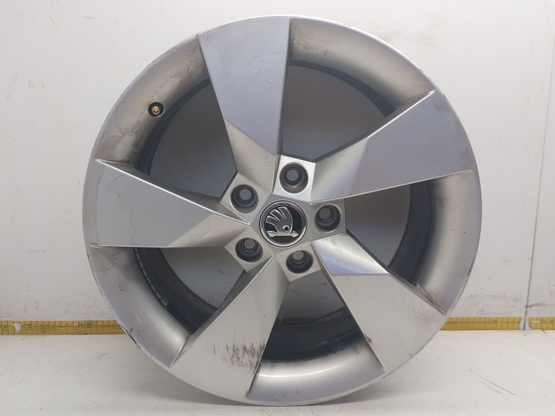Recambio de llanta aluminio para skoda octavia iii (5e3, nl3, nr3) 2.0 tdi rs referencia OEM IAM 5E0601025  