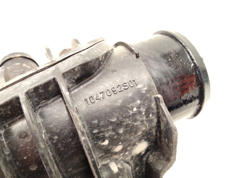 Recambio de colector admision para ford focus iii 1.0 ecoboost referencia OEM IAM 1047082S01  