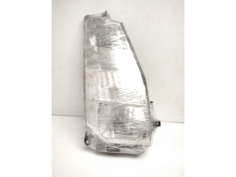 Recambio de faro derecho para renault maxity referencia OEM IAM 89317221  